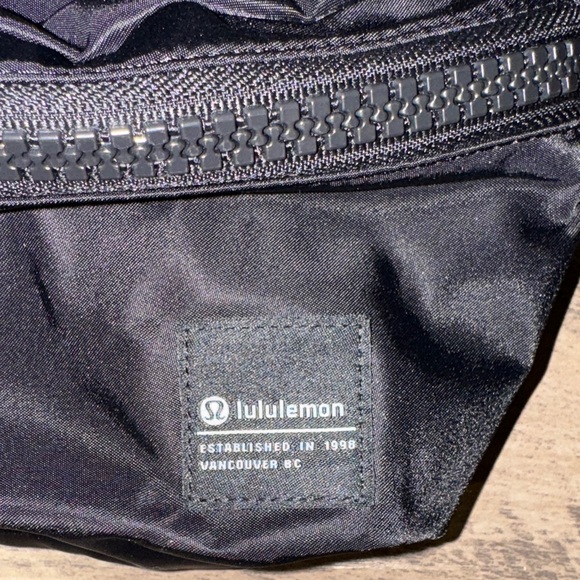 Lululemon Athletica Black Travel Belt Bag - Picture 4 of 12